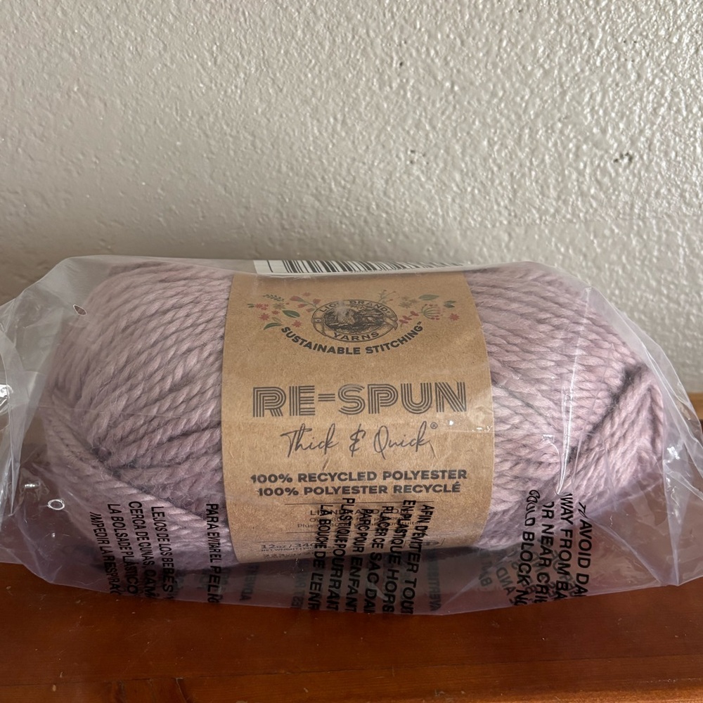 1 NEW Skein of Lion Brand Re-Spun Thick & Quick Yarn